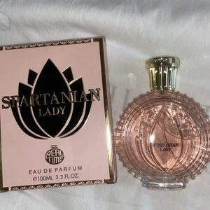 Parfym - Parfym Spartanian Lady. Supergod doft, men passade inte riktigt mig. 100ml och nästintill full flaska. 30kr+frakt💗