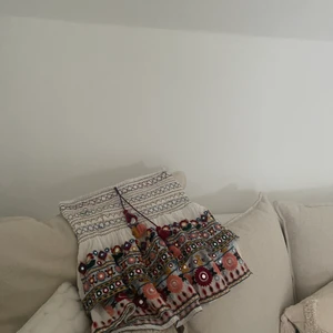 Zara kjol  - Säljer denna kjol från zara eftersom att jag ändast använt den en gång. Den är jättefin, skön och i nyskick 😍