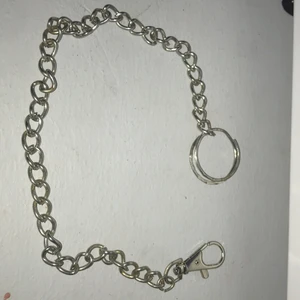 Byxkedja - En kedja du hänger på sidan av dina byxor frakt: 13kr🥰