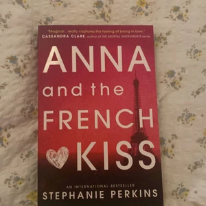 Bok, Anna and the french kiss - ⚠️Nytt pris ⚠️Populär bok, nyskick, oläst. Säljer för 70kr❗️