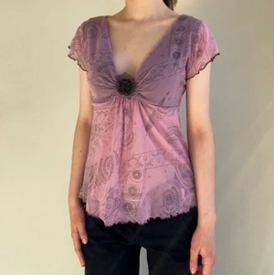 Vintage mesh topp - Söt meshtopp från TREND.DK by B Young. Ger lite 90’s model vibes.💕