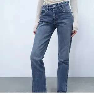 Dessa jätte jätte snygga zara jeans är tyvär för små för mig. Använd fåtal gånger. Köparen står för frakten pris kan diskuteras