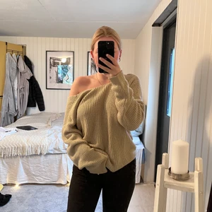 Stickad tröja från NA-KD  - Storlek s 50kr Köparen står för frakten, kan mötas upp i och runt Falun🫶🏻