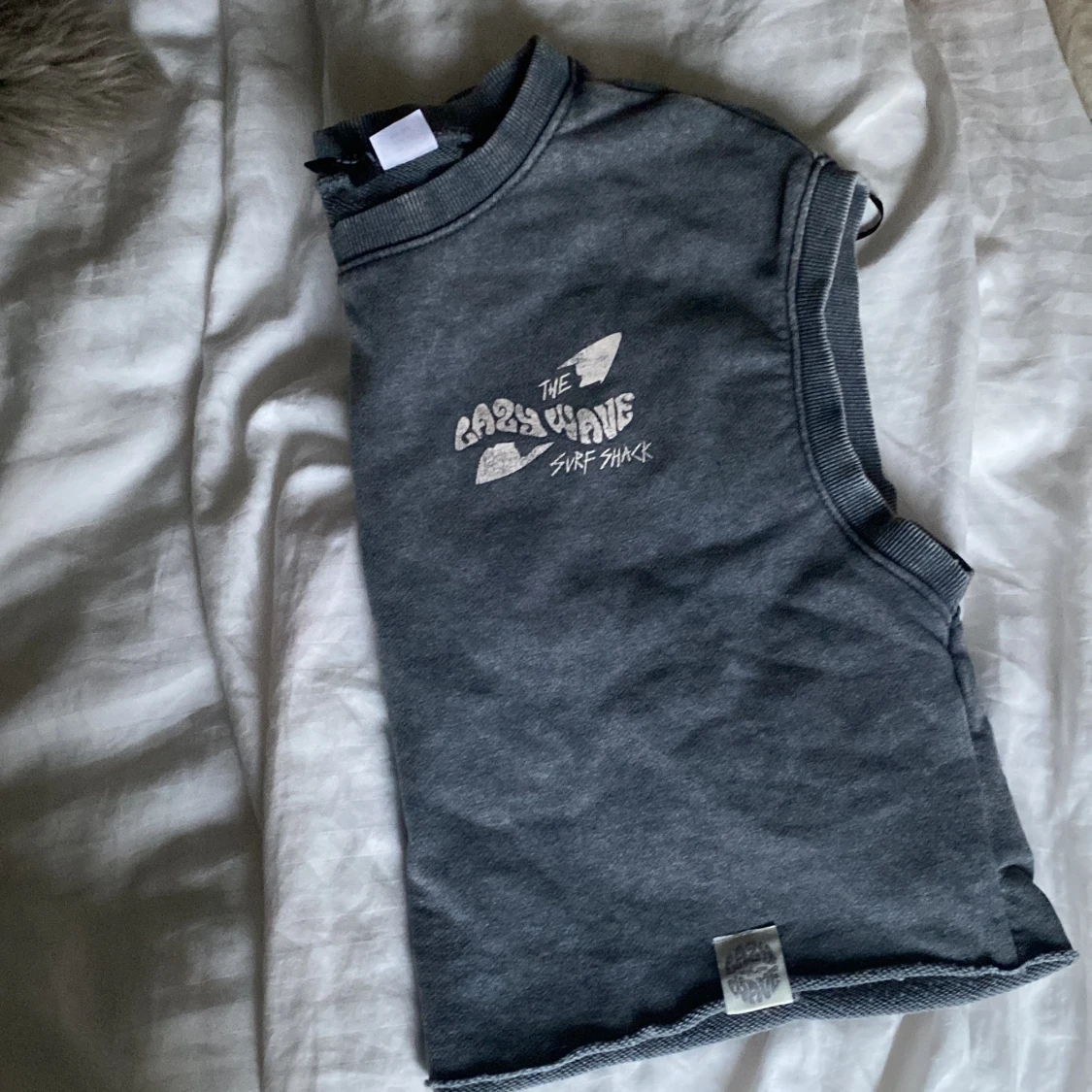 Mörk grå h&m t-shirt. Med tryck på baksidan storlek xs - 91