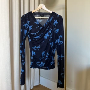 Tröja - Tröja från Lindex. Storlek 34, stretchigt tyg. Oanvänd. 90 + frakt🌸