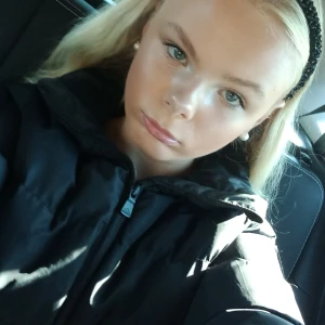 Jacka - Varm,svart å väldigt bra till vinttrn 