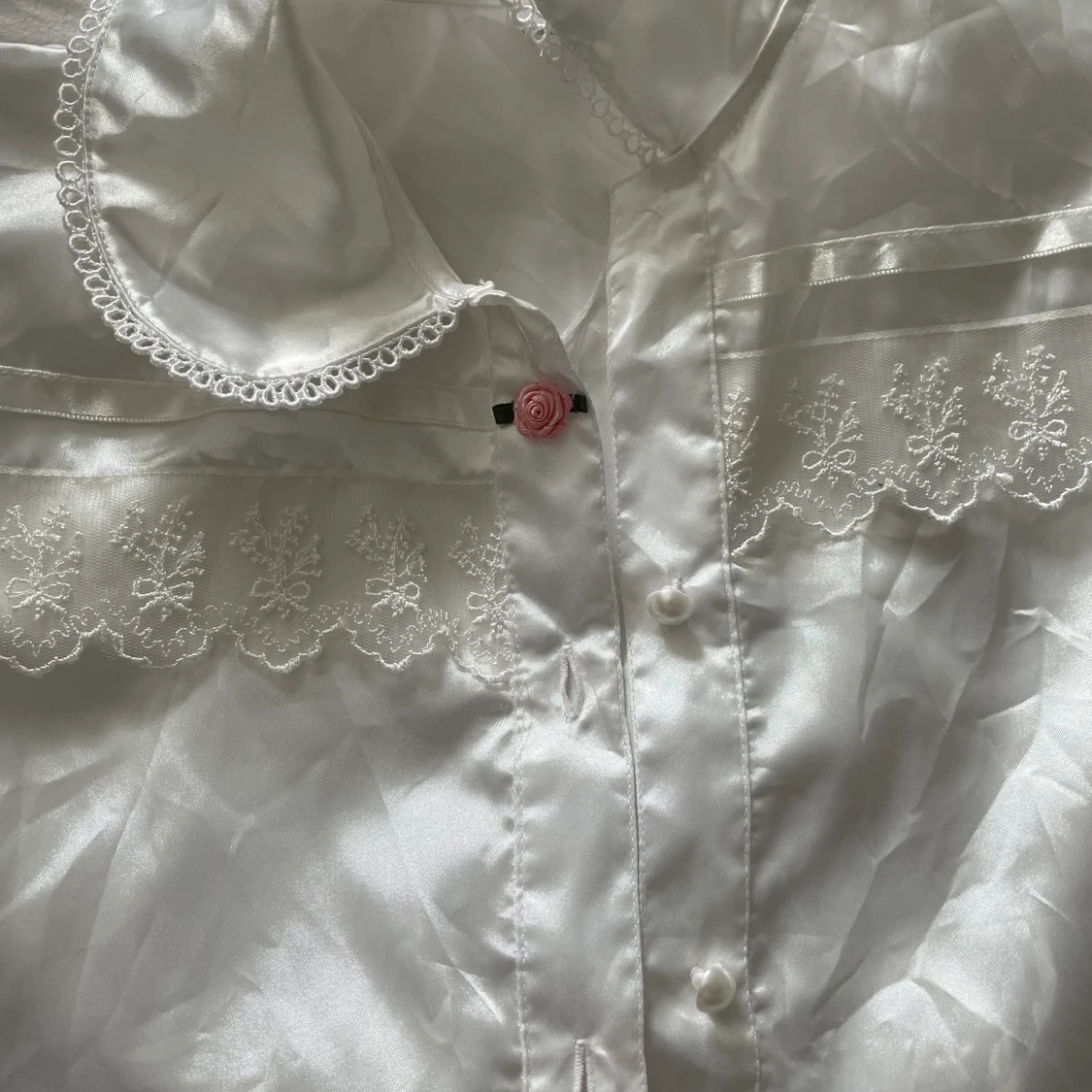 spets blus i satin - 90