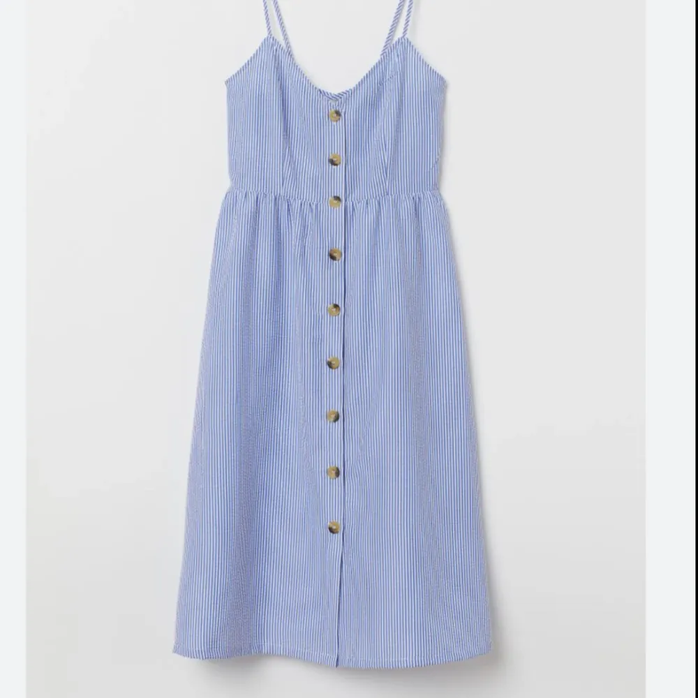 Blå och vit randig klänning från H&M, öppen i ryggen +frakt . Klänningar.