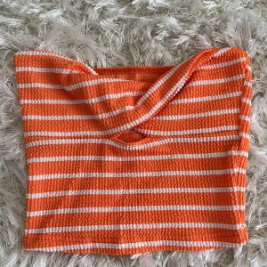 Topp - Topp som är twistad. Passar xs-s 80kr😊