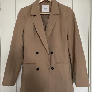 Oversize kavaj - Randig kavaj i oversize, som ny! Storlek xs