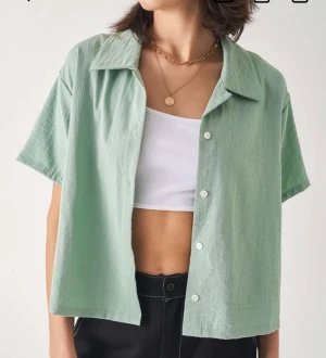 Grön kortärmad skjorta - Kortärmad grön skjorta oanvänd