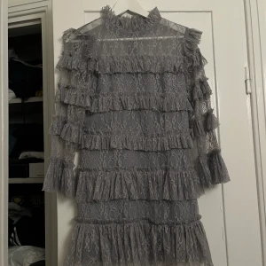 BY MALINA klänning  - Superfin klänning från BY MALINA. Skräddarsydd så den ska passa mig i längden som är 160 cm. 