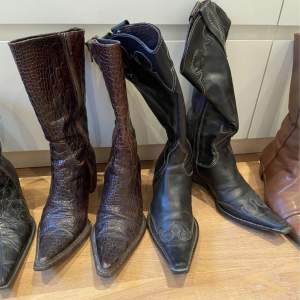 Cowboy boots, ett par för 500kr eller båda för 800. Storlek 36 