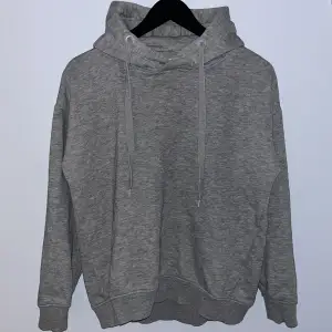 Grå hoodie från lager 157 i storlek s. 70kr +frakt, priset går alltid att diskutera🌟 skriv vid intresse eller frågor☺️💕