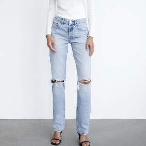 Populära jeans i midwaist straight fit från ZARA, använda få gånger utan tecken på slitningar 
