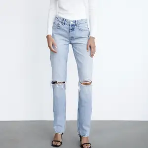 Populära jeans i midwaist straight fit från ZARA, använda få gånger utan tecken på slitningar 