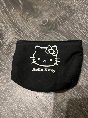 Necessär  - Hello Kitty necessär. 20kr + 15kr frakt 
