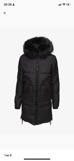 Chelsea vinter jacka  - Helt ny köpte för 2 995 och användt 3 gånger och den passar inte länge och skriv privat för bilder och pris kan diskuteras 