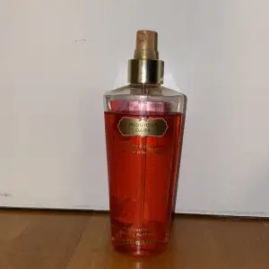 Victoria’s secret body mist ”Midnight dare”   