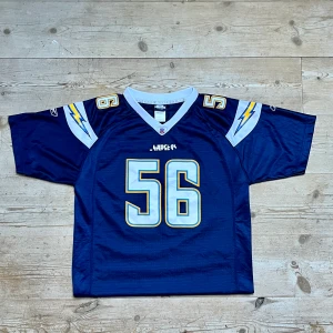 Sport T-shirt - Mörkblå loose sport t-shirt, bra skick, knappt använd och köpt secondhand