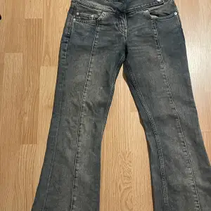 Weekday lågmidjade jeans knappt använda bra skick. W26 och L32