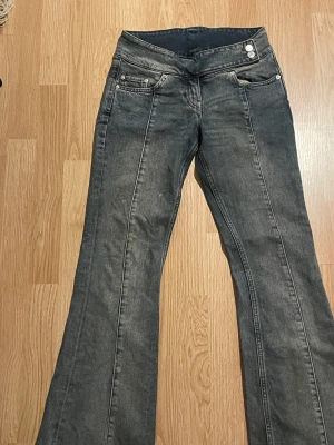 Weekday millenial jeans  - Weekday lågmidjade jeans knappt använda bra skick. W26 och L32