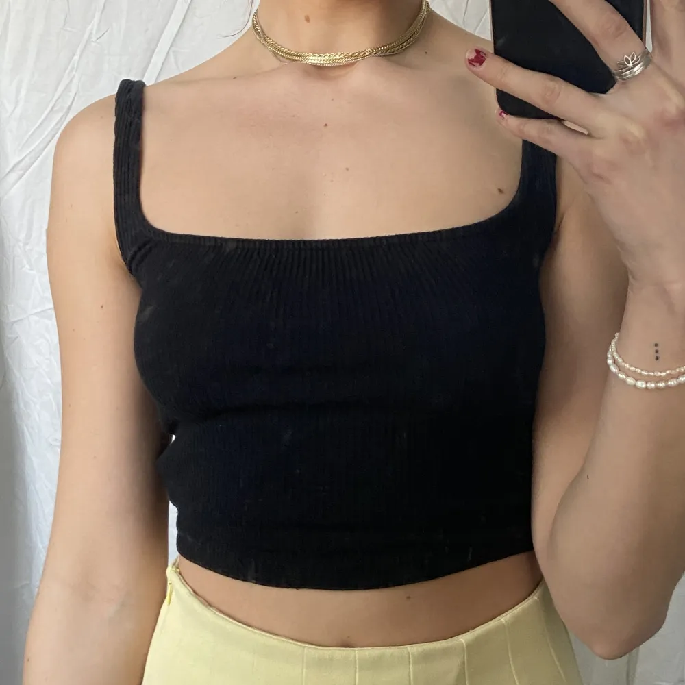 Crop top ribbad från Urban Outfitters . Toppar.