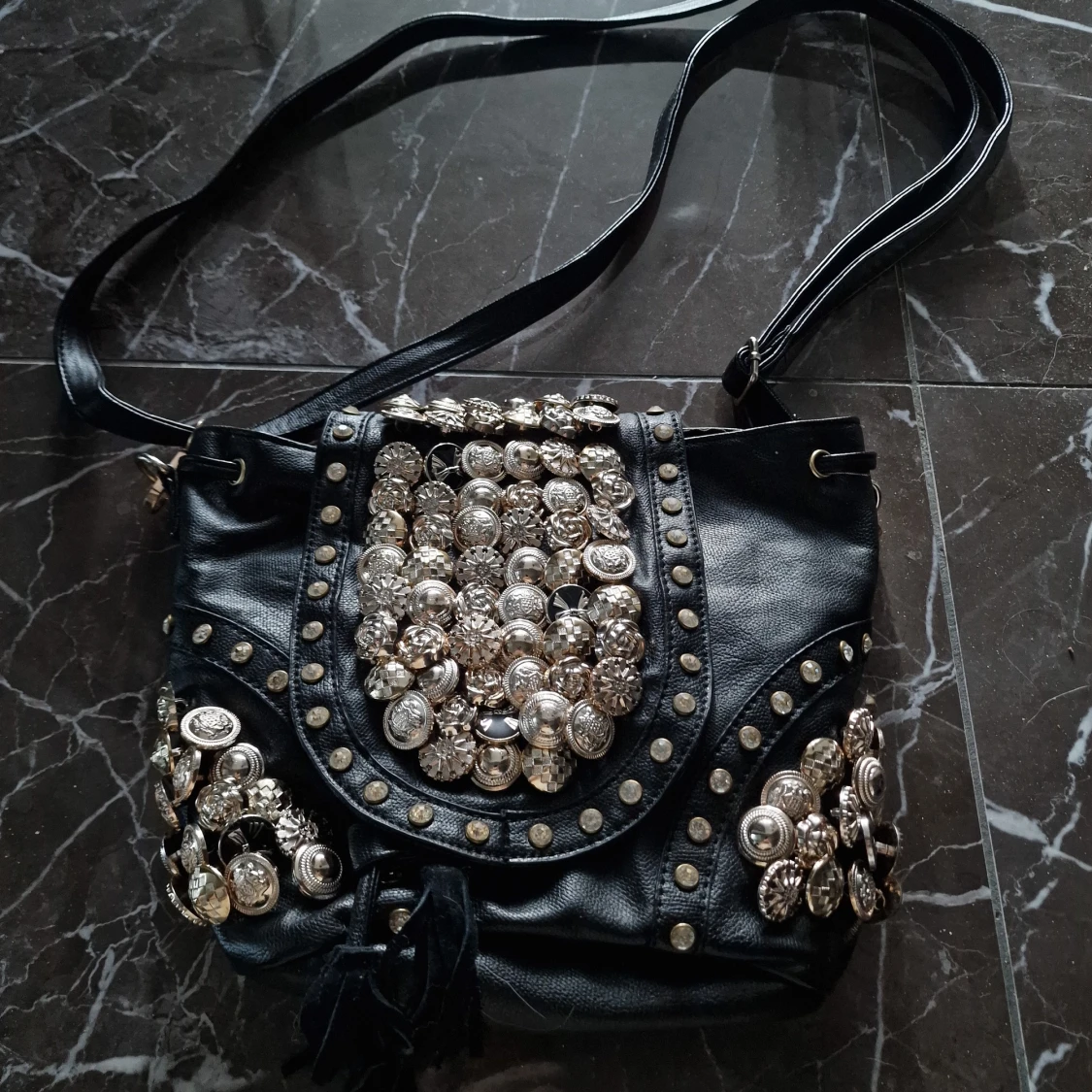 Helt ny väska, rikligt med detaljer