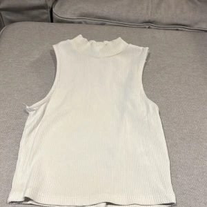 Linne med krage  - Säljer ett linne med krage bra skick 