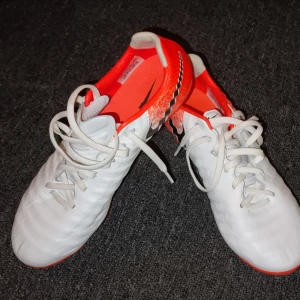 Nike Tiempo fotbollsskor - Nike tiempo fotbollskor helt oanvända och i perfekt skick. Storlek 42