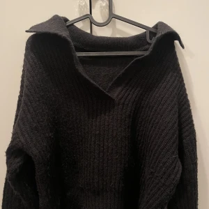 stickad tröja - Från gina i storlek S super fin men tröttnat❤️