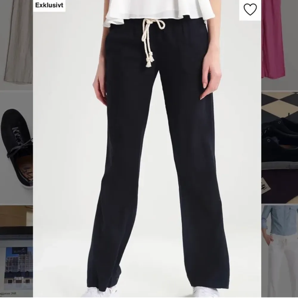  Jag funderar på att sälja mina super snygga linne byxor från Roxy. Dom är i st M men passar även S. byxorna är i super bra sick.(kommer bara sälja dem för bra bud) 💓🤩. Jeans & Byxor.