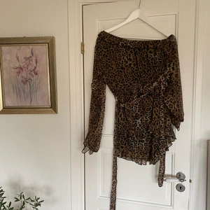 Playsuit - Säljer denna playsuit från nakd - 90 kr storlek S💗🥰