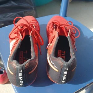 Nike tempo (konstgräs skor) - Storlek 39 använda men i bra skick!