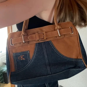 Calvin Klein väska - Bra skick, använd 1/2 gånger. Frakt 40+