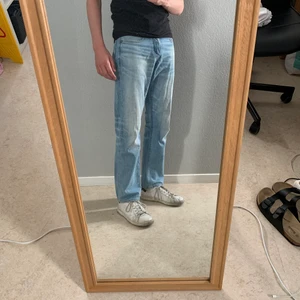 G-star raw jeans - Säljer dessa g-star jeans i mycket bra skick! Jag är 175 och passar mig utmärkt. Säljer då jag har för mcyket byxor så behöver göra mig av med några par :)