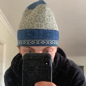 Mössa - As nice mössa med winter theme:) jävligt schyssta färger typ!