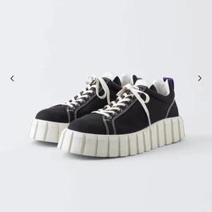 Eytys (Odessa sneakers) - Säljer för att de inte har kommit till användning, har använt dessa 3 gånger ungefär. Super bra skick. Storlek 39.