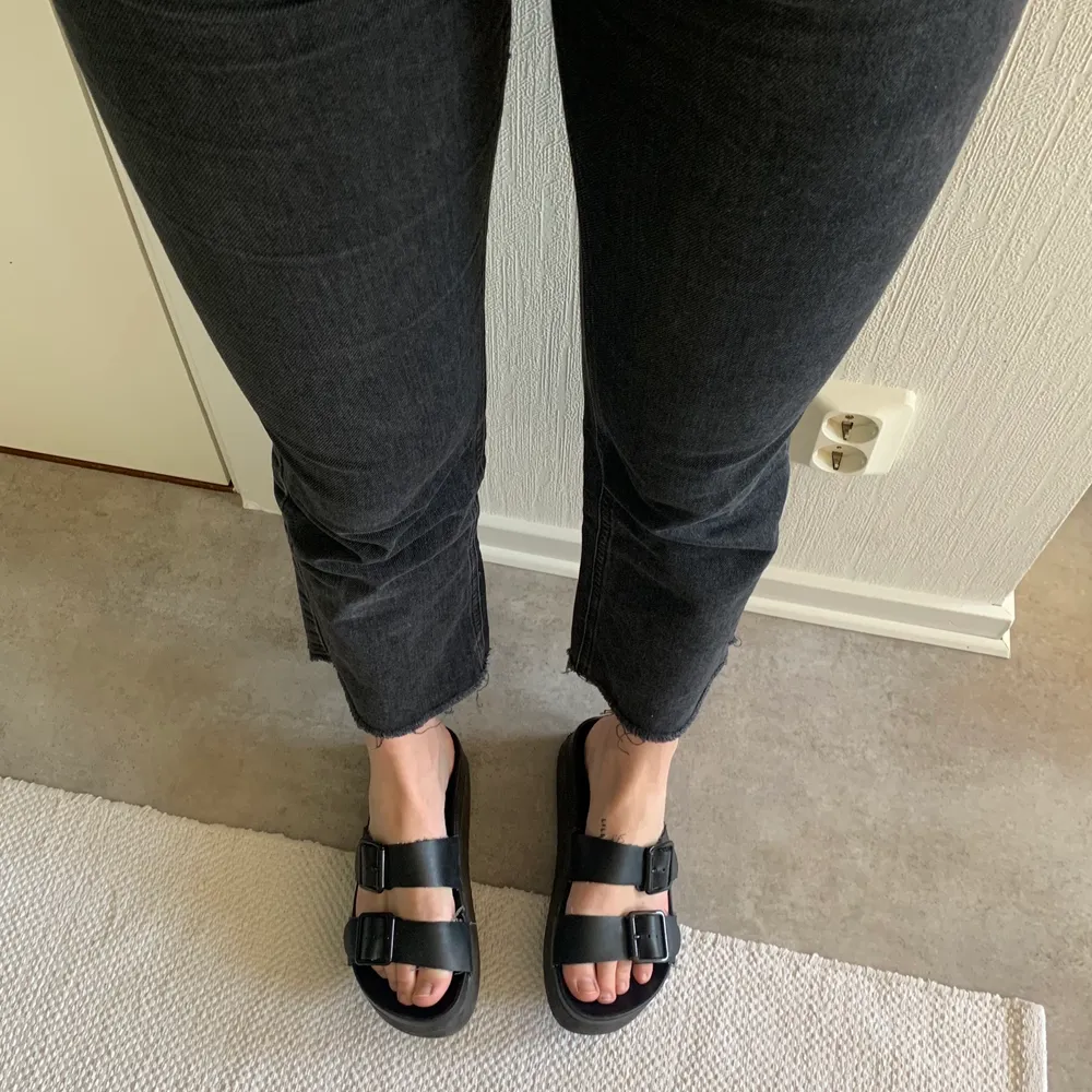 Svarta jeans från Gina Tricot 🖤🤍. Jeans & Byxor.
