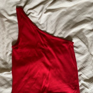 Topp - Säljer denna jättefina sommartopp från Stradivarius! 