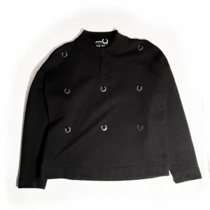 Raf simons sweatshirt - En Raf Simons x Fred perry sweatshirt i Size M. Den är i top skick. Såg en likadan gå för 200$ på grailed. Säljer då den ej kommer till användning längre.