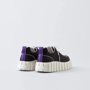 Eytys sneakers  - Säljer mina svarta odessa sneakers ifrån Eytys, använda ett fåtal gånger pga lite för stora! Storlek 38💛 Nypris 1600kr 