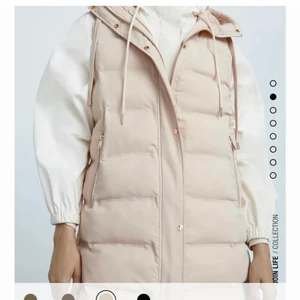 Beige väst - En helt ny väst från zara i storlek M, skulle även passa S. Vid snabb affär går priset att diskutera💓💓
