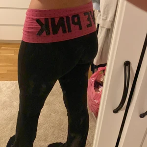 Love pink Victorias secret  - Yoga-pants från victorias secret/pink. Bootcut 💗💗💗 hör av er för mer info eller bilder, köparen står för frakten 