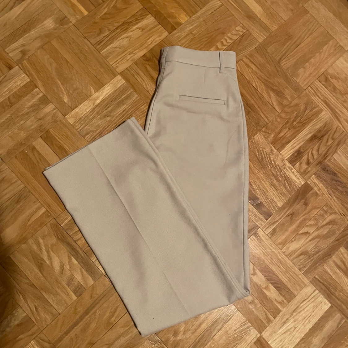 Monki, Beiga kostymbyxor, stl 36