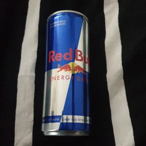 RedBull 250Ml - Jag säljer en av dom först tillverkade RedBullsen (GmbH) Från år 1987. Tillverkad i Österrike.