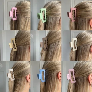 Hårklämmor - Hårklämmor i flera färger, perfekta till våren 🤗💐🌸 Du beställer på min webbshop www.byhedda.se 💌 Snabb och billig frakt (13kr frimärke) direkt till brevlådan 📬