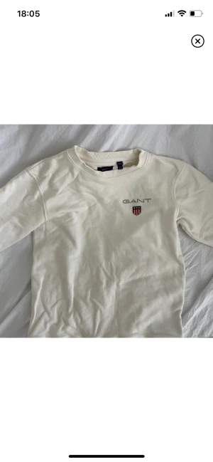 Vit gant tröja - Cool gant tröja i modell som inte säljs längre 💘 storlek 146/152 men passar mig som är S