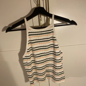 Linne - Randigt linne från H&M, nypris 149kr, använd en gång. Frakt tillkommer