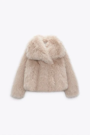 Zara pälsjacka  - Jätte fin jacka från Zara, slutsåld i butik och online. Nästan helt oanvänd, nyskick! 💗💗💕🍒